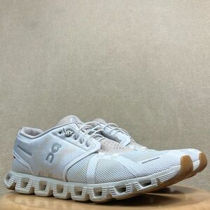 On Cloud Running 5 Pearl White Athletic Sneaker Shoes Women’s‎ size 10.5